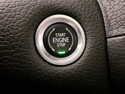 Used 2021 GMC Yukon Denali w/ LPO, Illumination Package RWD image 33