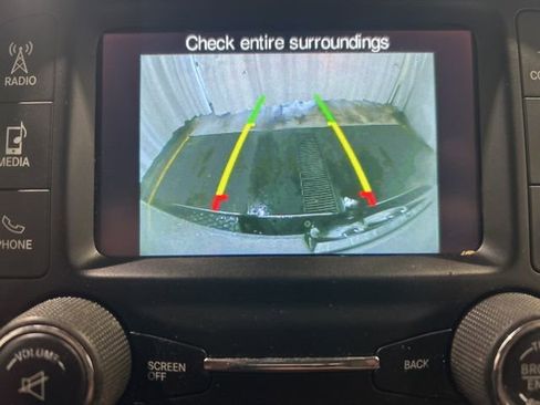 Used 2018 RAM 1500 Classic SLT AWD/4WD image 16