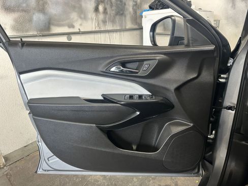 Used 2025 Chevrolet Trax LT image 20