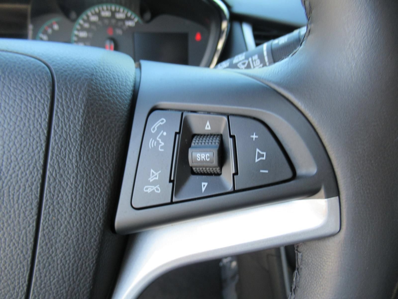 Used 2020 Chevrolet Trax LT w/ LT Convenience Package FWD image 23