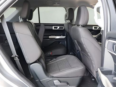 Used 2021 Ford Explorer XLT image 21
