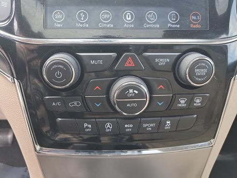 Used 2019 Jeep Grand Cherokee Limited image 21