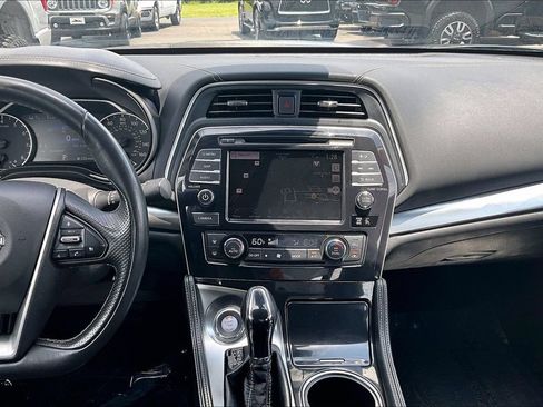 Used 2023 Nissan Maxima SL FWD image 11