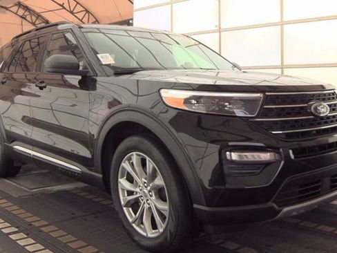 Used 2023 Ford Explorer XLT w/ Equipment Group 202A RWD image 2