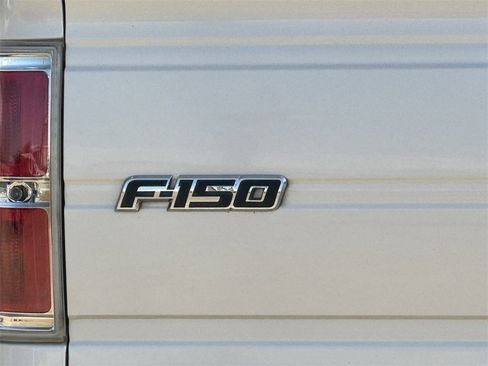 Used 2014 Ford F150 Lariat w/ Lariat Chrome Package image 23