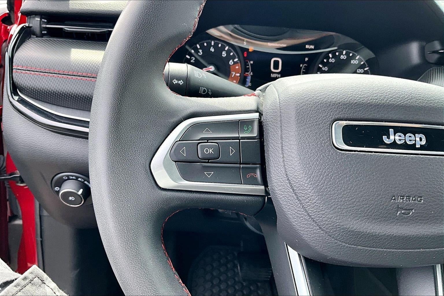 Used 2025 Jeep Compass Trailhawk AWD/4WD image 19