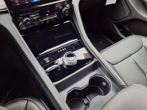 New 2025 Jeep Grand Cherokee Limited w/ Black Appearance Package image 11