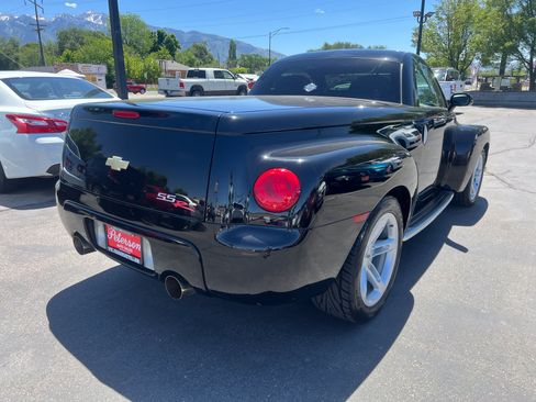 Used 2006 Chevrolet SSR w/ Preferred Equipment Group RWD image 7