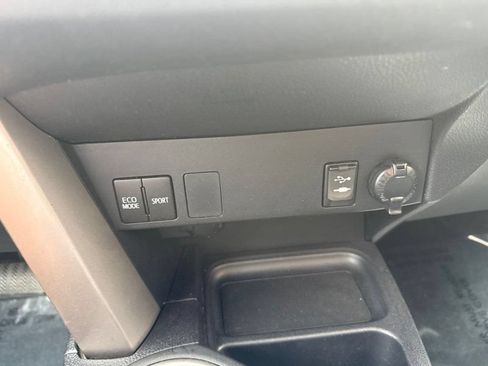 Used 2016 Toyota RAV4 LE AWD/4WD image 27
