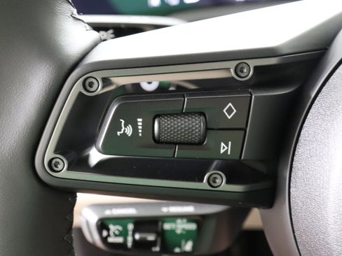 Used 2025 Porsche Taycan image 36