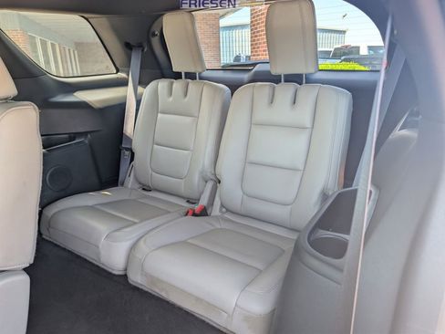 Used 2015 Ford Explorer XLT w/ Equipment Group 202B AWD/4WD image 19
