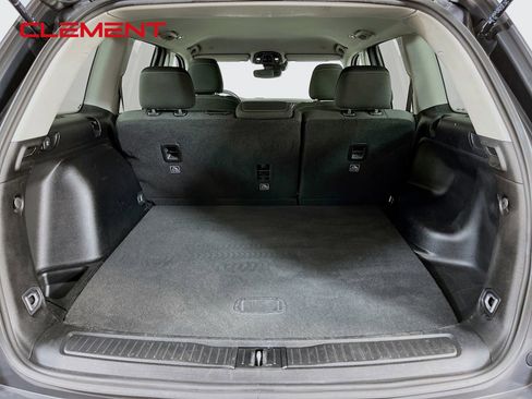 Used 2023 Jeep Grand Cherokee Laredo RWD image 10