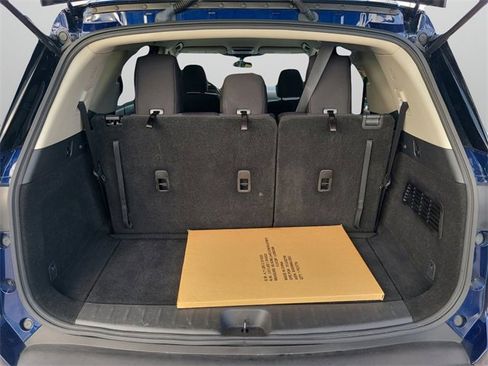 Used 2024 Nissan Pathfinder SV image 10