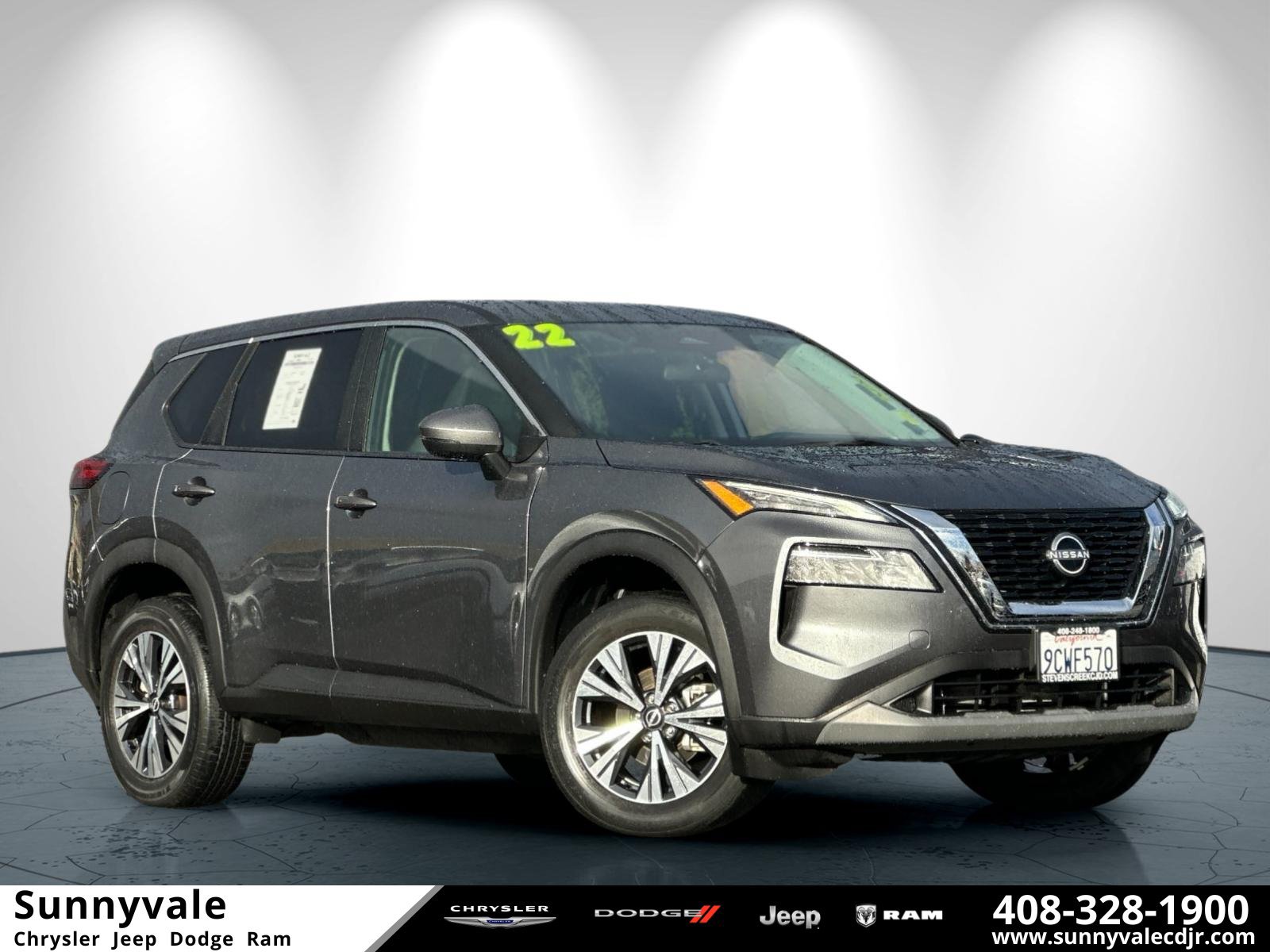 Used 2022 Nissan Rogue SV FWD image 1