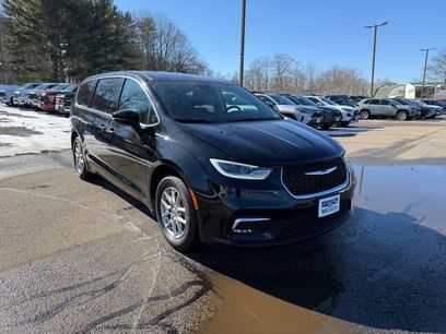 Used 2024 Chrysler Pacifica Touring-L