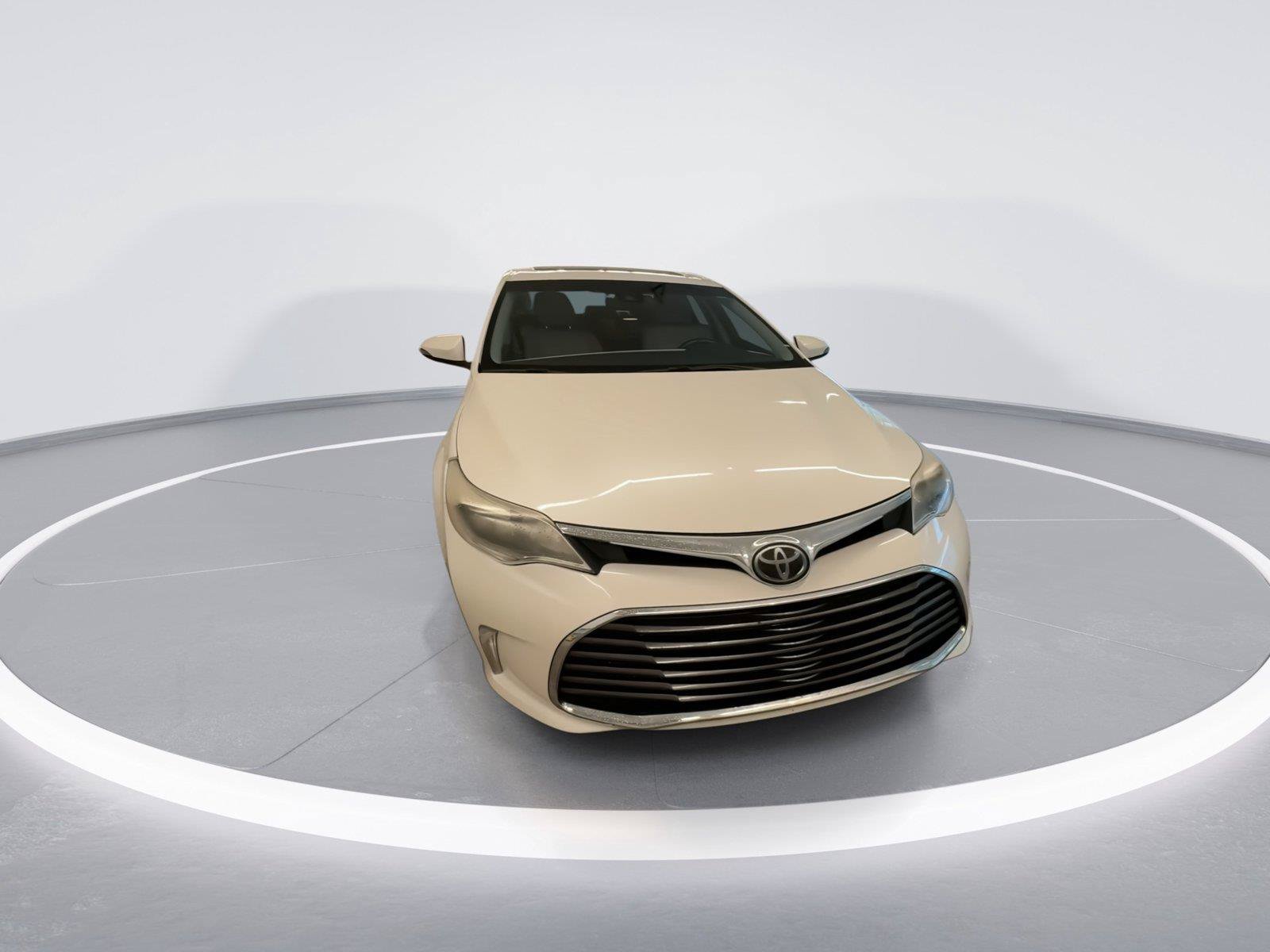 Used 2018 Toyota Avalon Limited FWD image 2