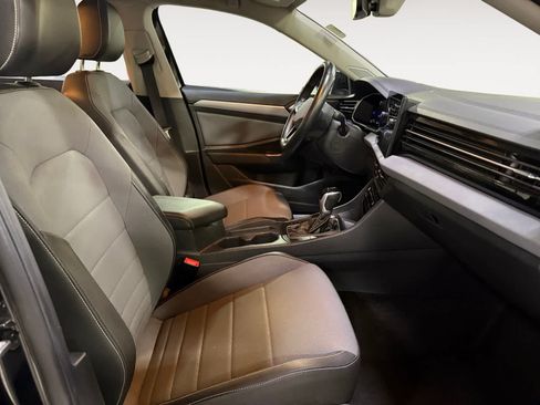 Used 2025 Volkswagen Jetta SE FWD image 22