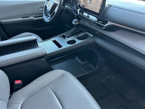 Certified 2026 Toyota Sienna XLE FWD image 21