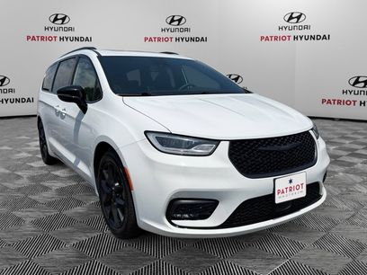 Used 2025 Chrysler Pacifica Limited