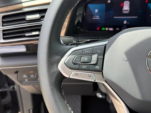 Used 2025 Volkswagen Atlas SE FWD image 17
