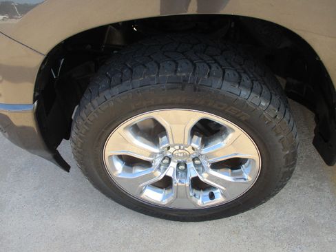 Used 2019 RAM 1500 Big Horn AWD/4WD image 3