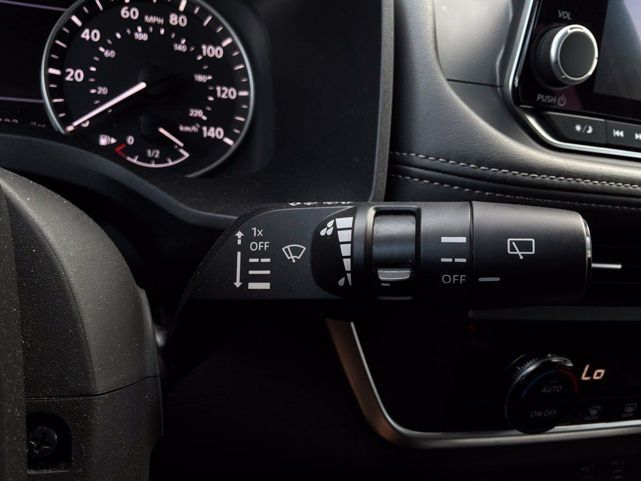Used 2025 Nissan Rogue SV FWD image 39