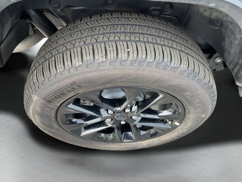 Used 2025 Jeep Wrangler Unlimited Sahara AWD/4WD image 31