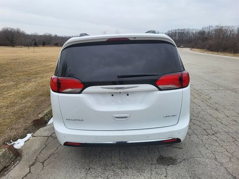 Used 2020 Chrysler Pacifica Limited image 8