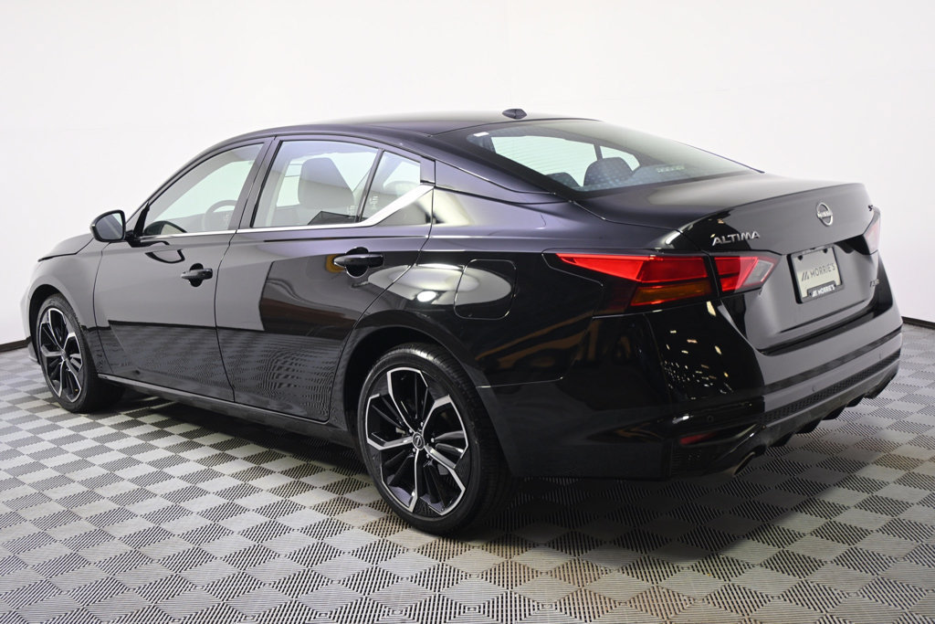 Used 2025 Nissan Altima 2.5 SR AWD/4WD image 3