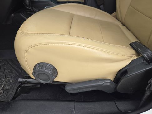 Used 2018 Jeep Wrangler Unlimited Sahara AWD/4WD image 25