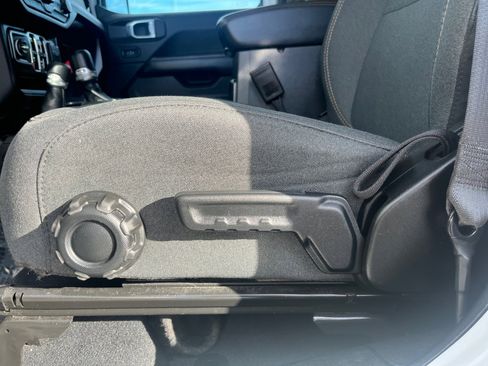 Used 2024 Jeep Wrangler Sahara image 14