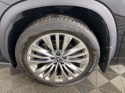 Used 2023 Toyota Highlander Platinum AWD/4WD image 11