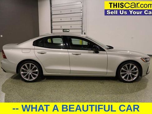 Used 2021 Volvo S60 T5 Momentum w/ Premium Package image 8