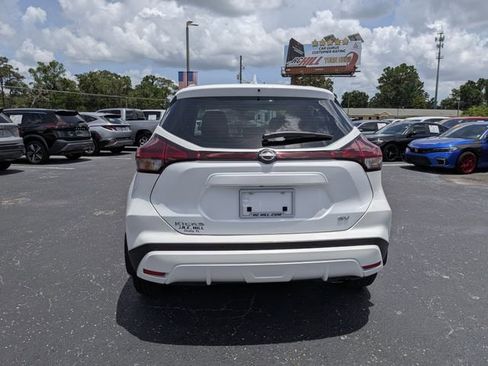 Used 2024 Nissan Kicks SV FWD image 4