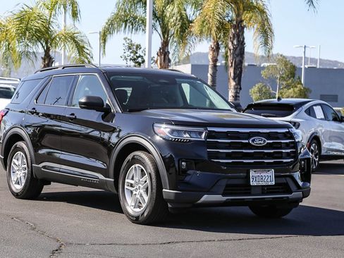 Used 2026 Ford Explorer Active w/ Active Comfort Package RWD image 3