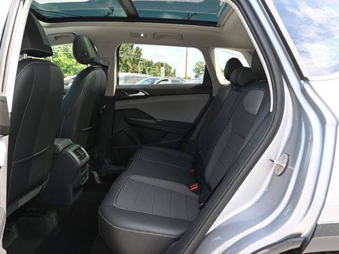 Used 2022 Volkswagen Taos SE image 17