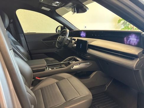 Certified 2025 Lincoln Nautilus Reserve w/ Jet Appearance Package AWD/4WD image 6