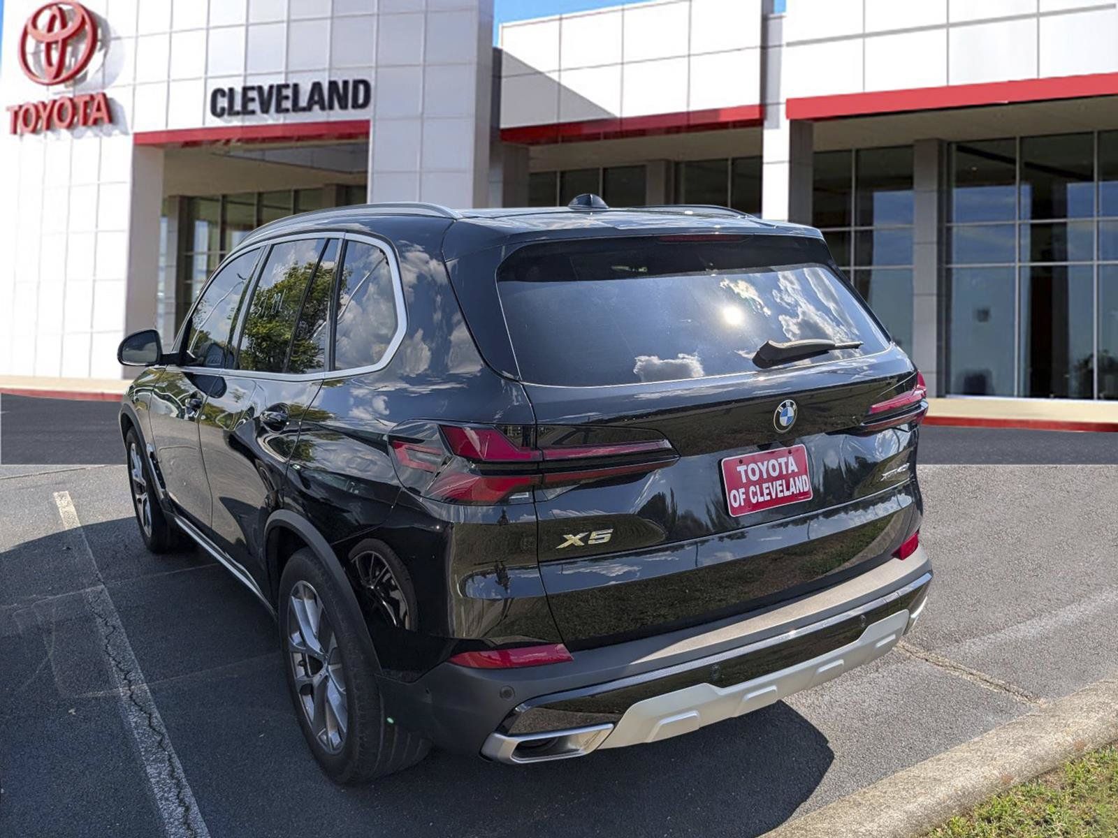 Used 2024 BMW X5 xDrive40i w/ Premium Package AWD/4WD image 5