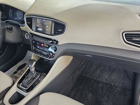 Used 2017 Hyundai Ioniq SEL FWD image 31