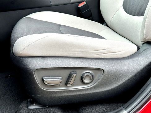 Used 2024 Toyota RAV4 XLE FWD image 14