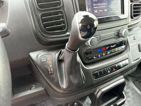 Used 2025 RAM ProMaster 2500 w/ Convenience Group FWD image 18