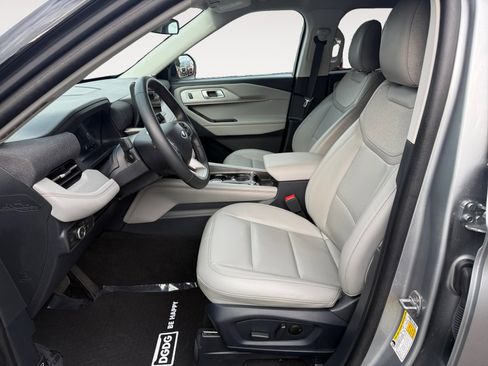 Used 2025 Ford Explorer Active w/ Active Comfort Package image 10