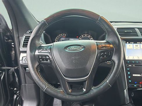 Used 2017 Ford Explorer Platinum image 26