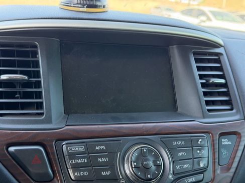 Used 2018 Nissan Pathfinder Platinum image 9