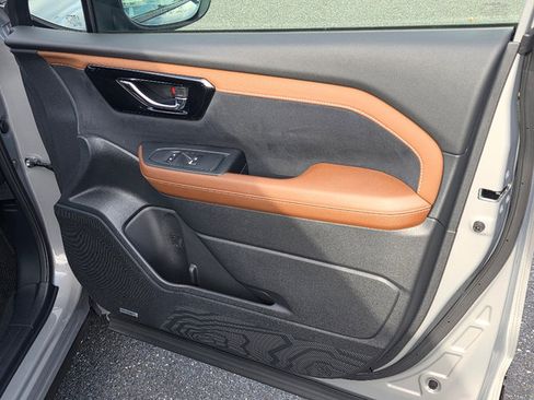 Used 2025 Subaru Forester Touring w/ Touring Package image 19