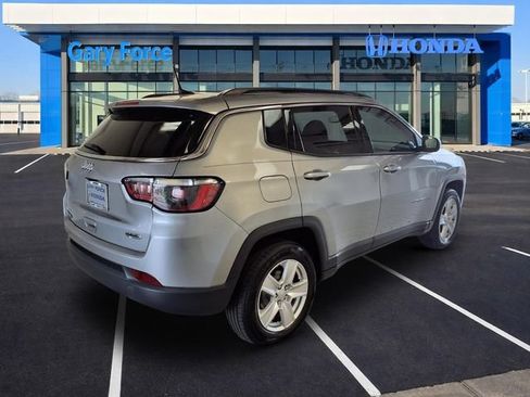 Used 2022 Jeep Compass Latitude w/ Sun and Sound Group AWD/4WD image 2