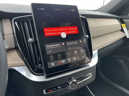 New 2026 Volvo XC90 T8 Plus w/ Protection Package Premier image 16