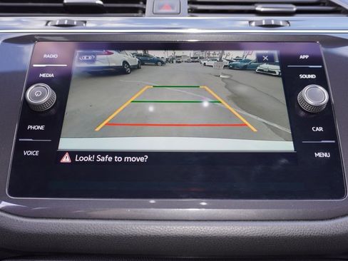 Used 2021 Volkswagen Tiguan SE R-Line image 17