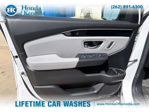 Used 2025 Honda Pilot Touring image 5