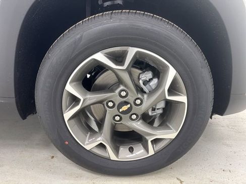 Used 2026 Chevrolet Trax LT w/ Driver Confidence Package FWD image 30